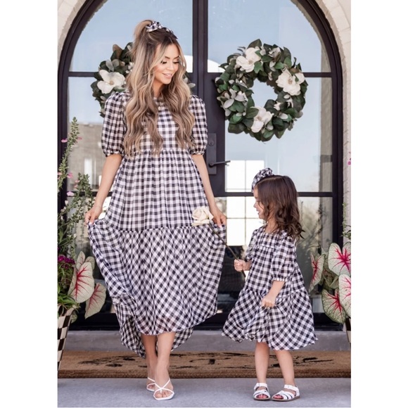 VICI Winifred Pocketed Puff Sleeve Gingham Midi Dress - Medium - Picture 9 of 10